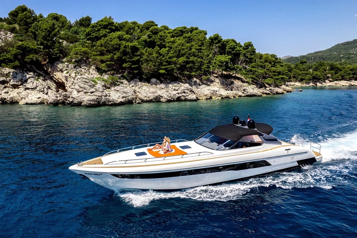 Bond 007 — 35-Knot Luxury Sport Yacht from Gruž Harbour — Luxury sport yacht · 35 knots · 3 cabins
